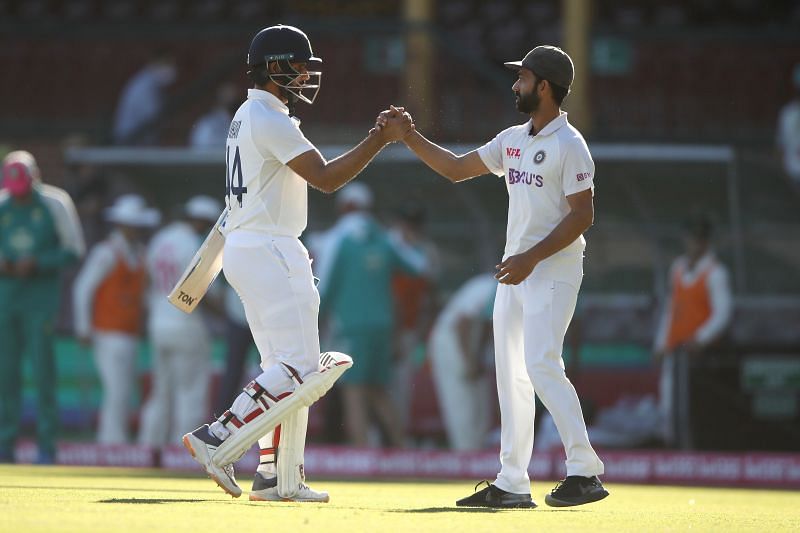 Hanuma Vihari (L) and Ajinkya Rahane shake hands after India&#039;s historic draw in Sydney