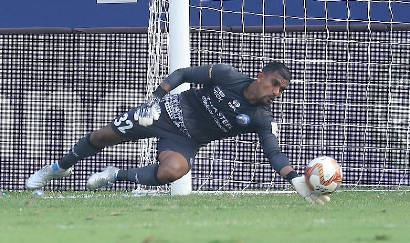 Rehenesh TP produced two top-notch saves to deny Hyderabad FC the lead (Image Courtesy: ISL Media)