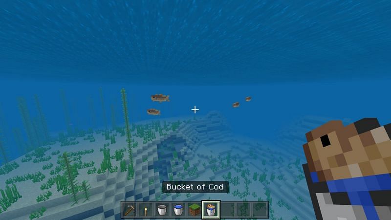 Minecraftの中で水槽を作るためにバケツを使用して