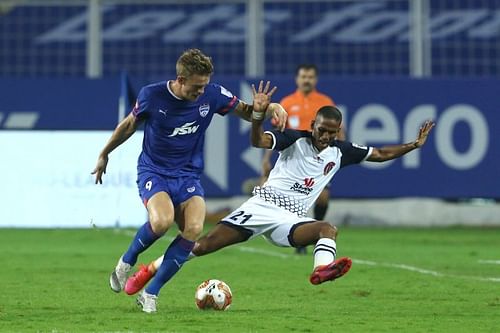 Bengaluru FC's Kristian Opseth in action against SC East Bengal in an ISL match (Image Courtesy: ISL Media)