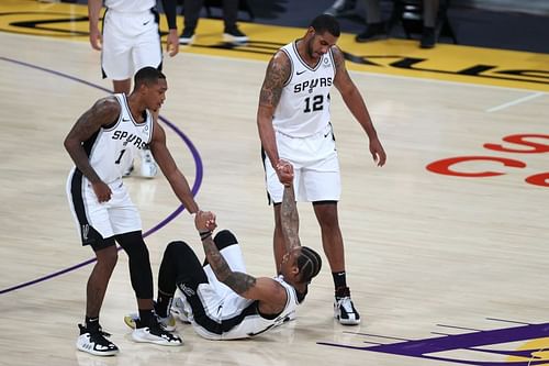 The San Antonio Spurs shocked the Los Angeles Lakers 118-109 on Thursday night