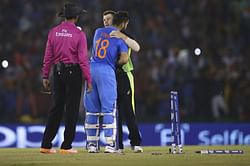 "DM me for some tips" – David Warner hilariously congratulates Virat Kohli on the birth of his baby girl