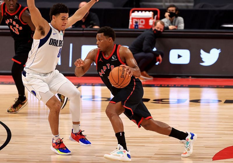  Kyle Lowry #7 of the Toronto Raptors drives on Josh Green #8 of the Dallas Mavericks during a game at Amalie Arena on January 18, 2021 (Photo by Mike Ehrmann/Getty Images)