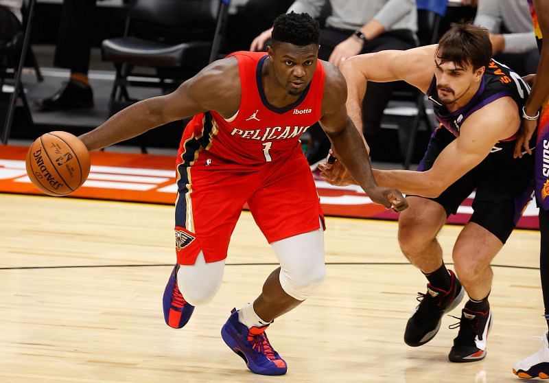 Zion Williamson #1 of the New Orleans Pelicans handles the ball under pressure