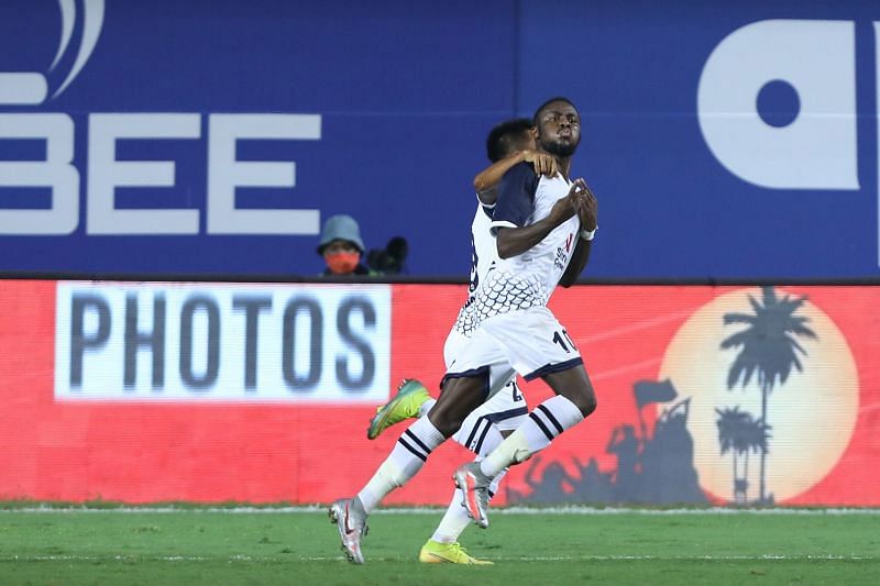SC East Bengal players could hardly believe it when teammate Bright Enobakhare scored. Courtesy: ISL