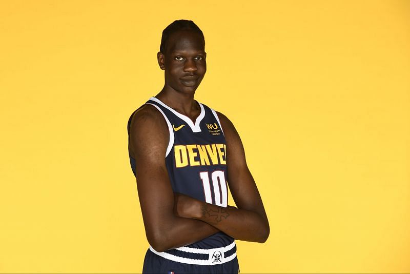 Bol Bol Meets With South Sudanese Refugees Prior to Magic's Game Against  Nuggets