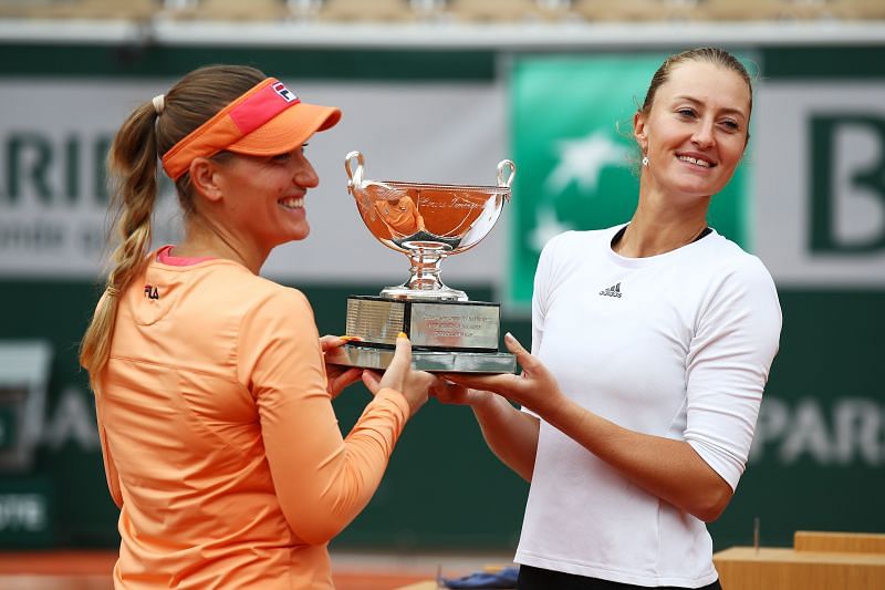 Timea Babos (L) and Kristina Mladenovic with the 2020 French Open doubles title