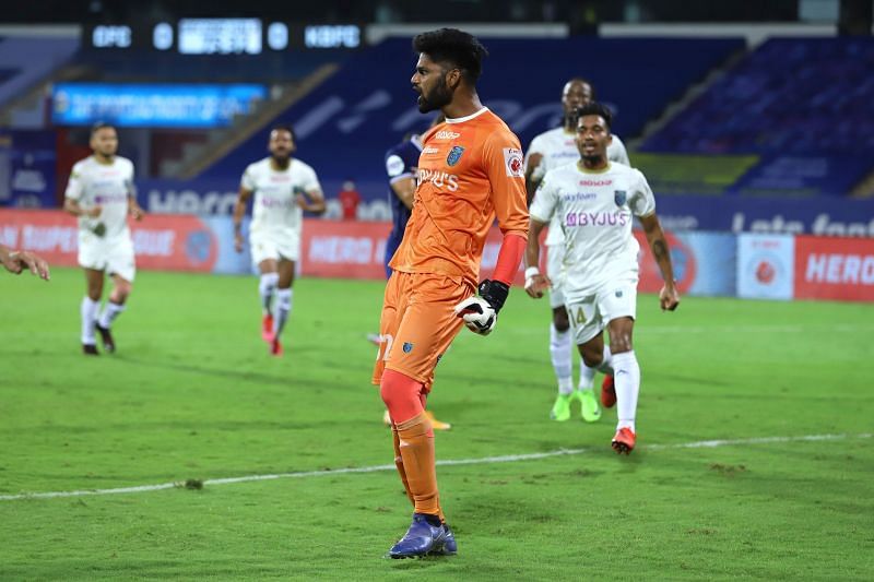 Kerala Blasters FC&#039;s Albino Gomes had an early scare but the defense was rarely called into action otherwise (Courtesy: ISL)