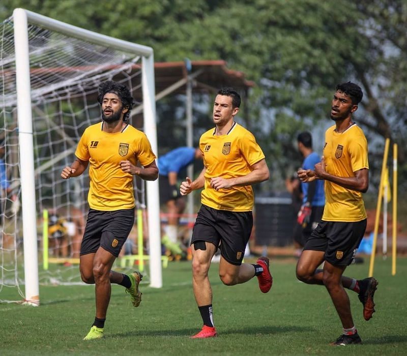 Nikhil Poojary (L) training with Joel Chianese and Sweden Fernandes. (Image: ISL)