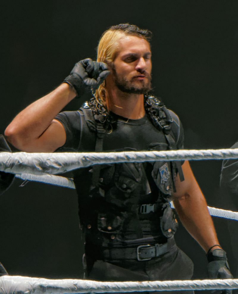 सैथ रॉलिंस ने WWE Survivor Series 2012 में द शील्ड के रूप में डेब्यू किया था। पहले वो अपने इन रिंग गियर से पूरी बॉडी को ढककर बाहर आते थे लेकिन अब बिना वेस्ट पहनकर एंट्री लेते  हैं। उन्होंने अपने हेयरस्टाइल में भी बदलाव किया है।