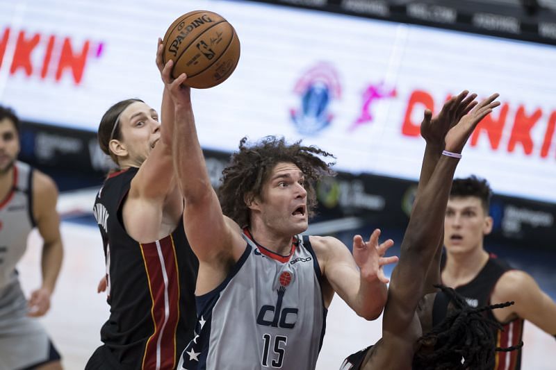 Robin Lopez with the Washington Wizards