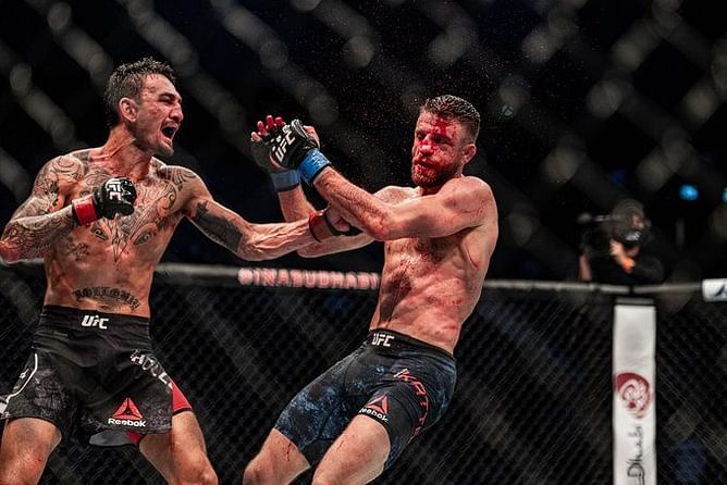 'I'm the best boxer in the UFC'- Max Holloway was speaking to the commentary team during his domination of Calvin Kattar