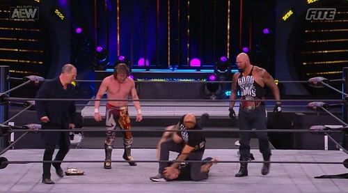 Doc Gallows and Karl Anderson arrived on AEW Dynamite tonight at the side of Kenny Omega.