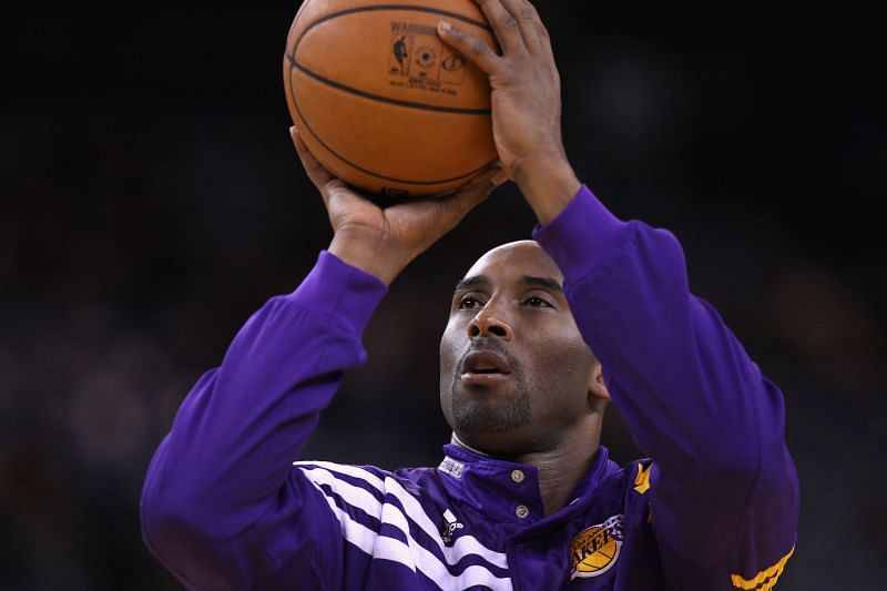 Kobe Bryant warms up for LA Lakers