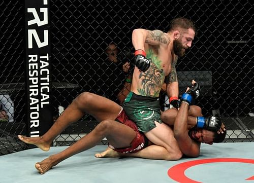 Michael Chiesa dominated Neil Magny in tonight's UFC main event.