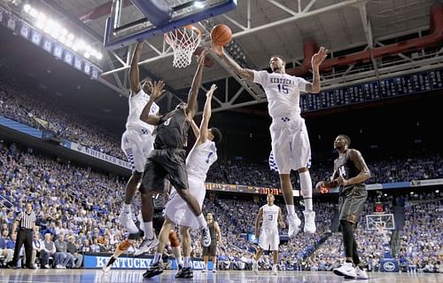 Kentucky Wildcats defend Texas Longhorns.