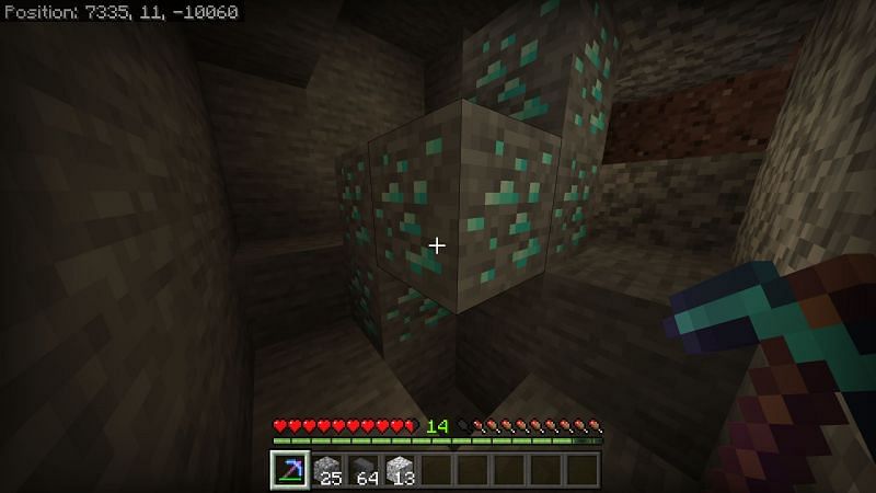 Minecraft Diamond: Where to find, Usage and Quick Tips!