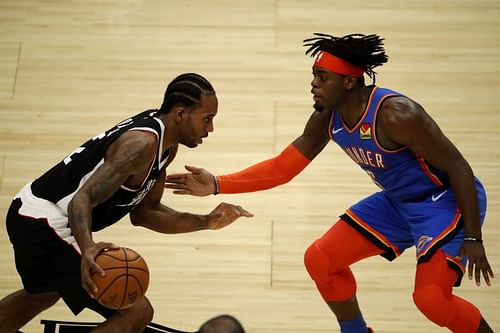 Kawhi Leonard battles against Luguentz Dort