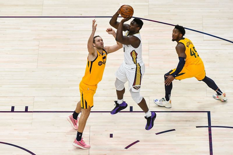 Zion Williamson (centre) of the New Orleans Pelicans shoots over Bojan Bogdanovic of the Utah Jazz&nbsp;.