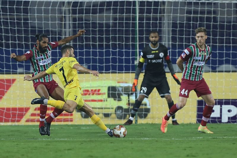 Hugo Boumous (in yellow) played a big role in Mumbai City FC&#039;s domination over ATKMB. Courtesy: ISL