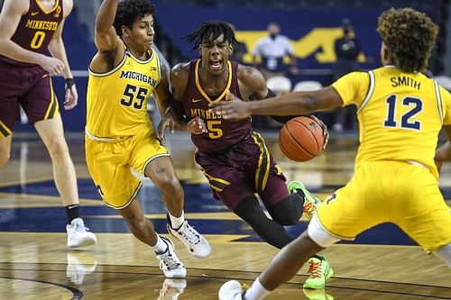 Marcus Carr #5 of the Minnesota Golden Gophers drives to the basket against