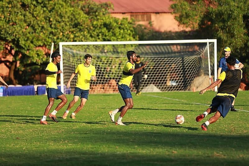 Kerala Blasters FC players going through drills in their training session (Courtesy - ISL)