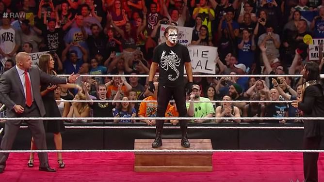 5 मौके जब WWE लैजेंड्स ने वापसी करते हुए सुपरस्टार्स पर हमला कर दिया था