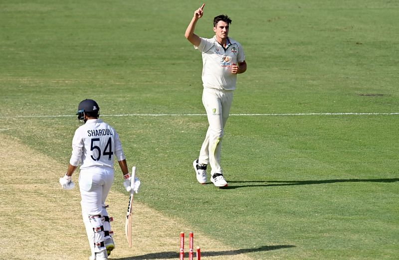 Pat Cummins celebrates the wicket of Shardul Thakur at Brisbanez