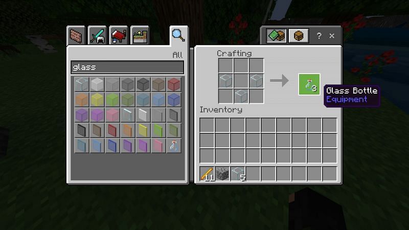 Crafting a glass bottle in Minecraft