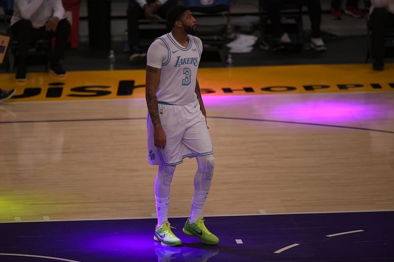 Anthony Davis #3 of the Los Angeles Lakers wears Grinch-inspired Nike shoes while playing the Dallas Mavericks at Staples Center on December 25, 2020 (Photo by John McCoy/Getty Images)