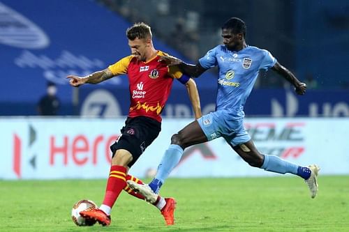 SC East Bengal player Anthony Pilkington (L) and Mumbai City FC's Rowllin Borges in action in their earlier ISL clash (Image Courtesy: ISL Media)