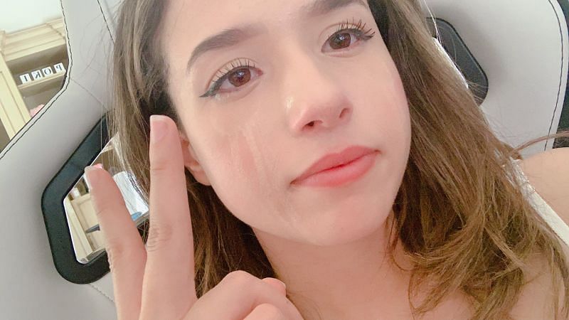Fans have taken to Twitter to extend their support to Pokimane after she posted pictures of herself crying (Image via Pokimane / Twitter)