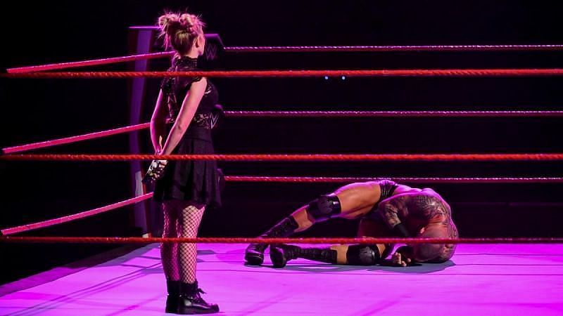 Raw में एलेक्सा ब्लिस और रैंडी ऑर्टन 