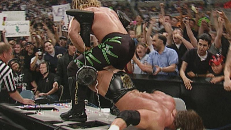 Triple H wrestling through a quadriceps tear
