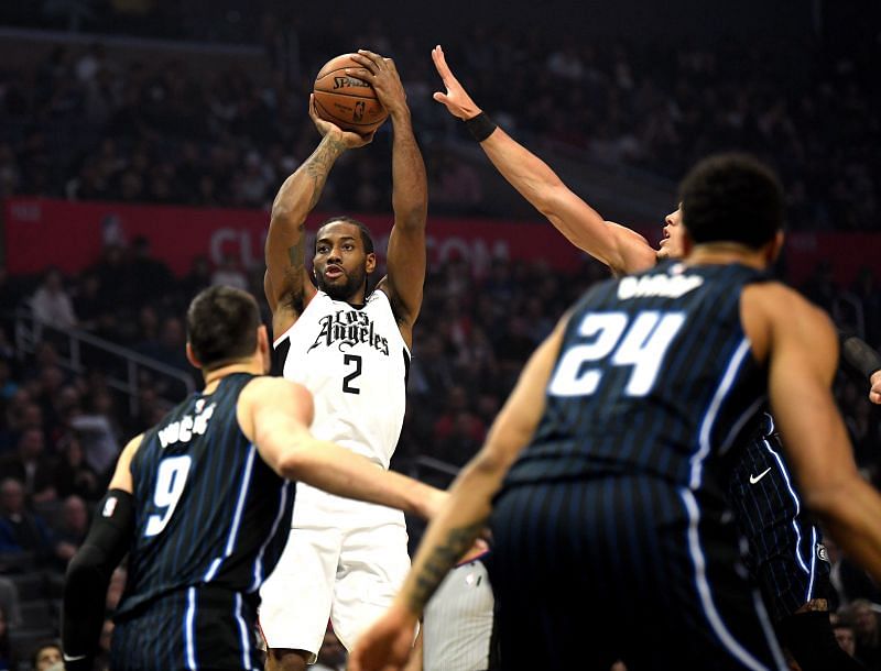 Kawhi Leonard #2 of the LA Clippers scores on a jumper