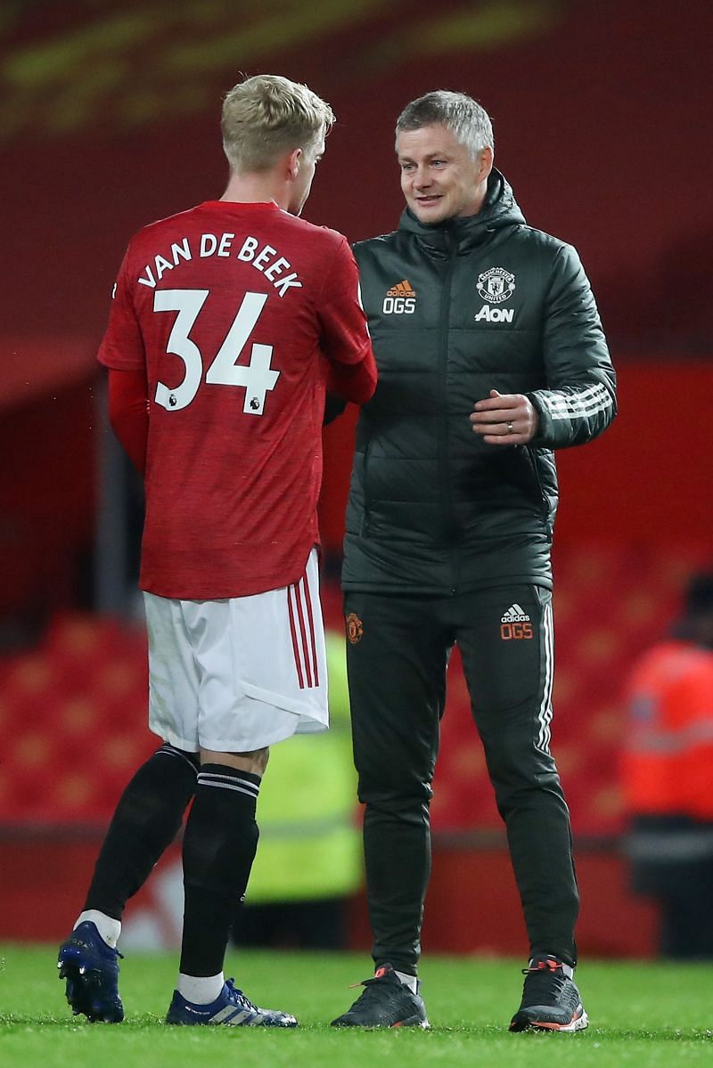 Manchester United&#039;s Donny van de Beek (left) and Ole Gunnar Solskjaer