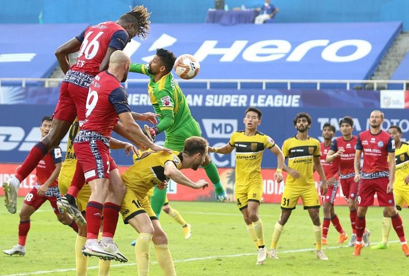 Jamshedpur FC players (in red) have a tough task at hand (Image: ISL)