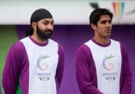 विजेन्दर सिंह (Vijender Singh) दाएं