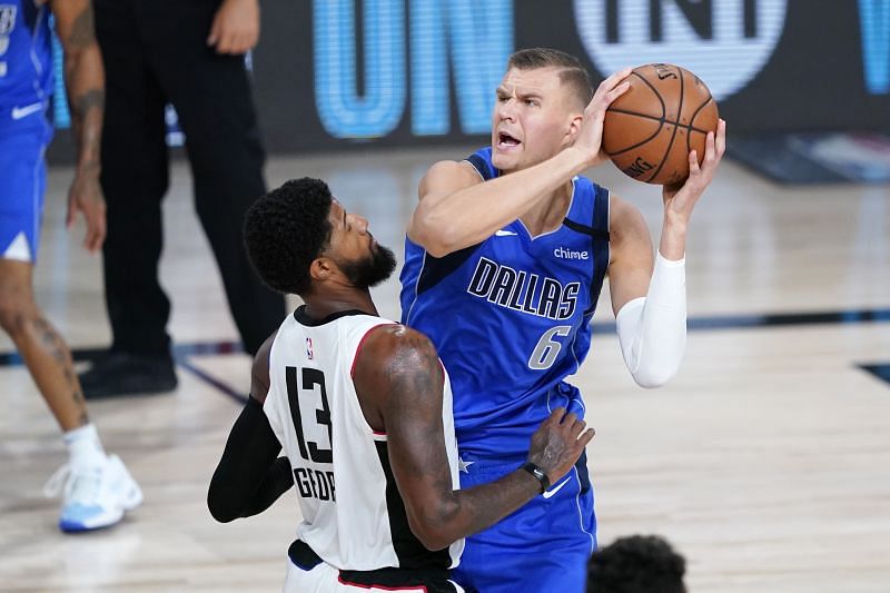 Kristaps Porzingis (#6) of the Dallas Mavericks