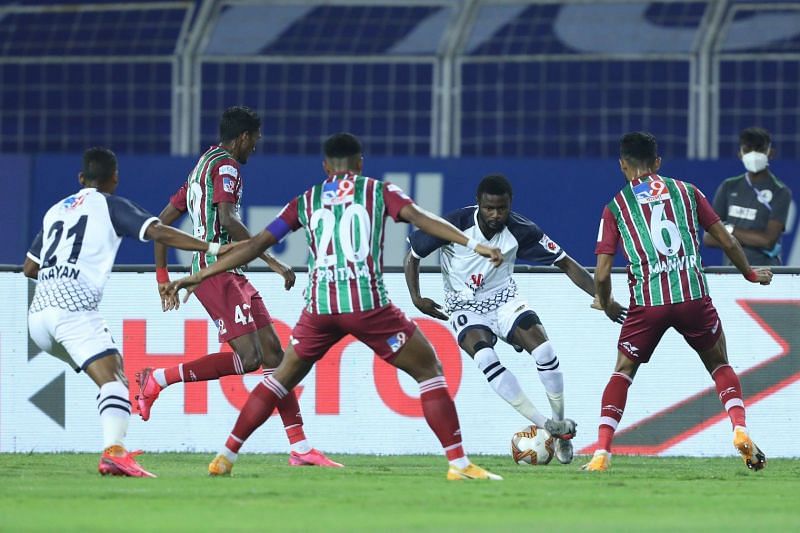 SC East Bengal&#039;s Bright Enobakhare tries to dribble past three ATK Mohun Bagan players (Image Courtesy: ISL Media)
