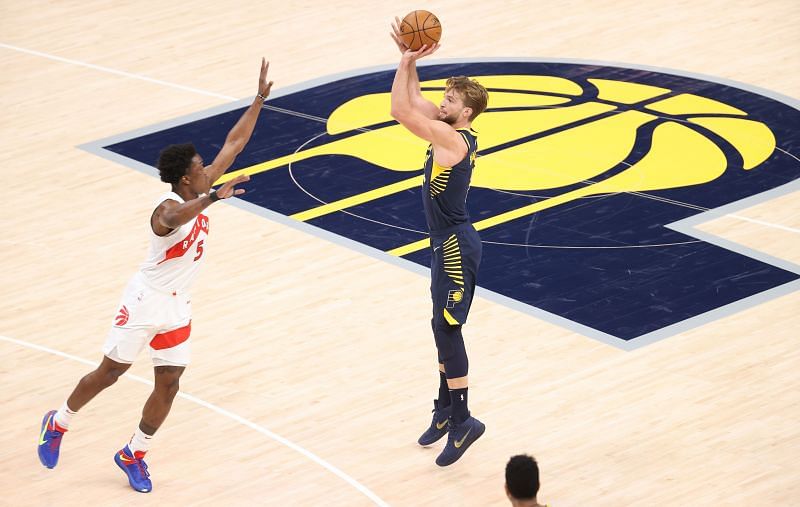 Domantas Sabonis #11 of the Indiana Pacers shoots the ball.