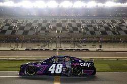 Alex Bowman wins pole as Hendrick Motorsports dominates Daytona 500 qualifying