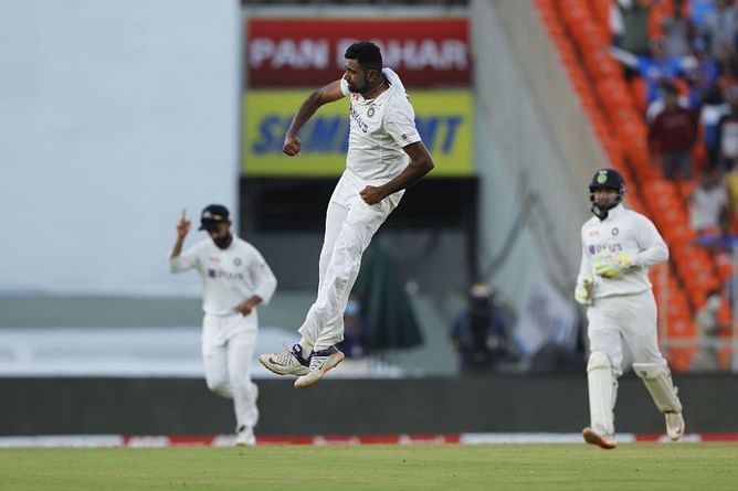 What is the most number of wickets taken on a single day of a Test match?