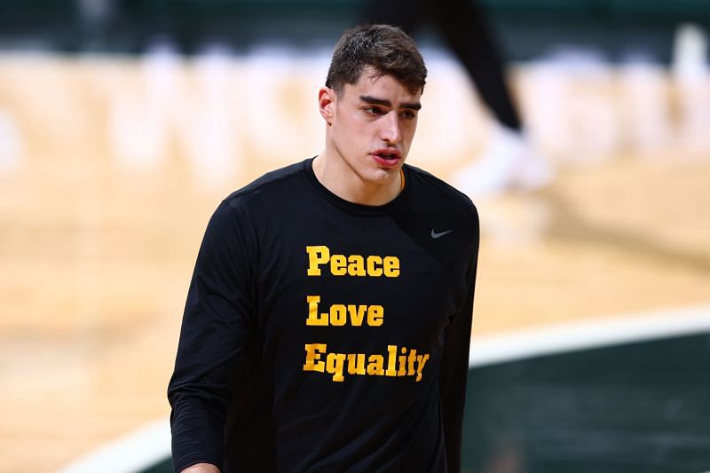 Iowa Hawkeyes center #55 Luka Garza