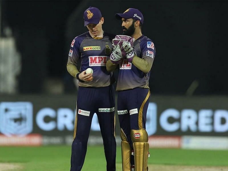 KKR&#039;s Eoin Morgan (L) and Dinesh Karthik