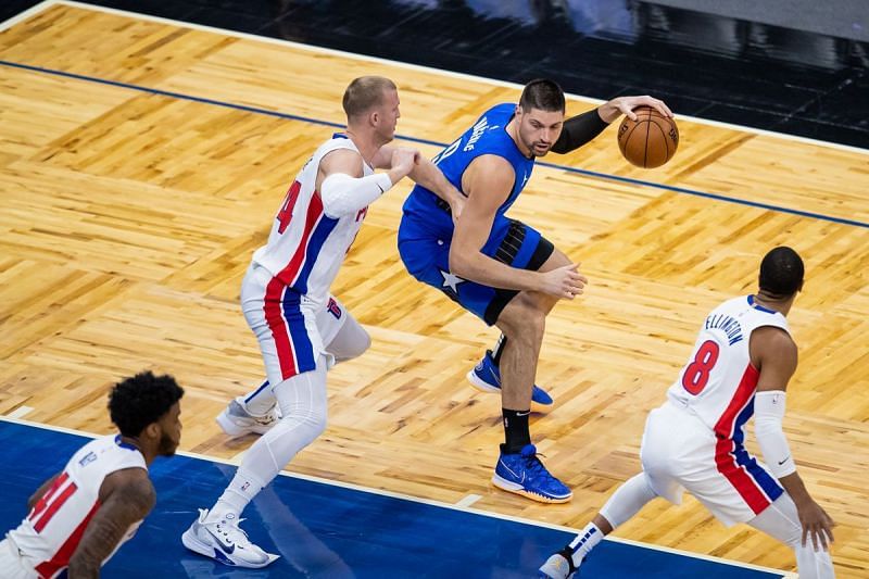 Nikola Vucevic taking on Detroit Pistons&#039; defence