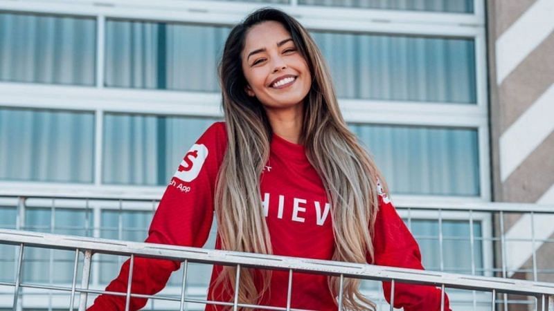 Valkyrae was the first female streamer for 100 Thieves (Image via Thesportsbrush)