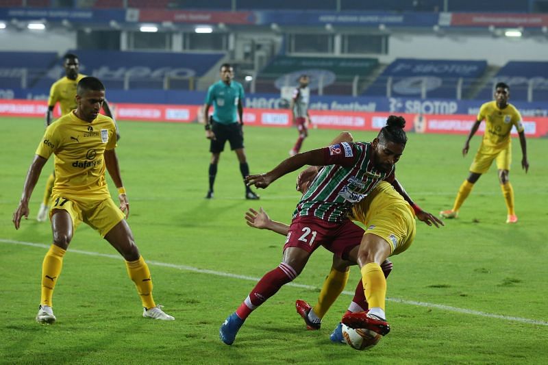 ATK Mohun Bagan&#039;s Roy Krishna tries to win the ball against a Mumbai City FC player in their previous ISL clash (Image Courtesy: ISL Media)