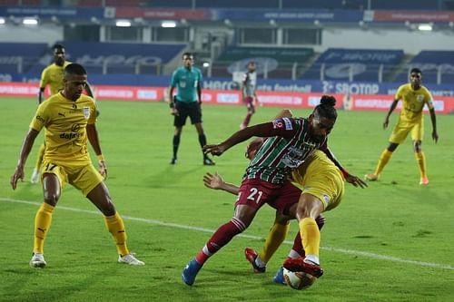 ATK Mohun Bagan's Roy Krishna tries to win the ball against a Mumbai City FC player in their previous ISL clash (Image Courtesy: ISL Media)