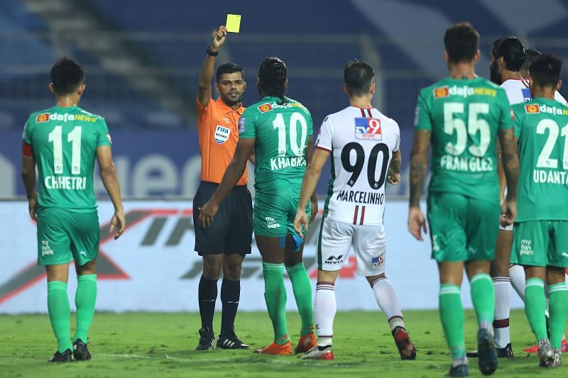Harmanjot Khabra played his 100th ISL game this season but got a yellow card and was indirectly responsible for conceding Bengaluru FC&#039;s second goal (Image Courtesy: ISL Media)